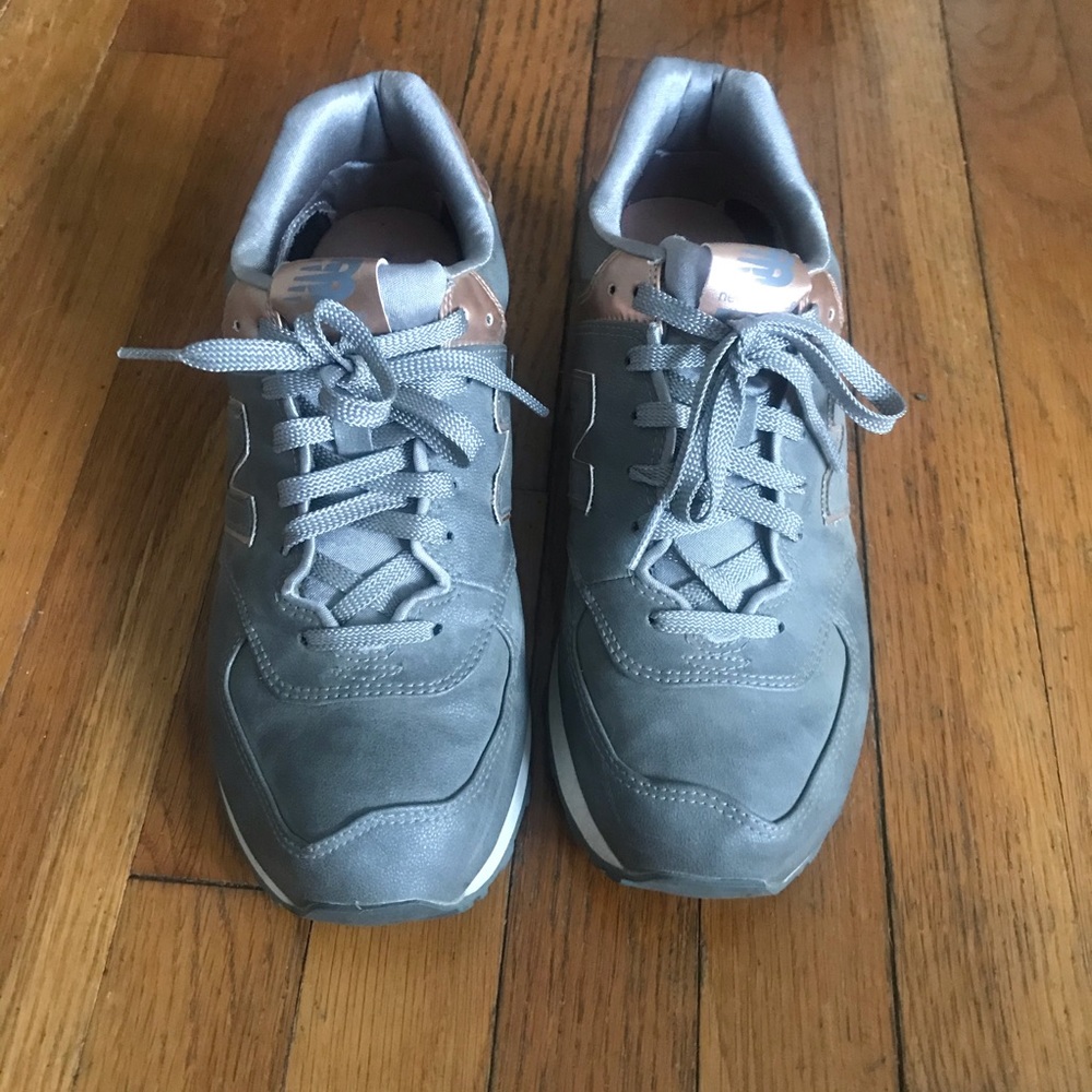 Vintage New Balance sneakers rose gold and gray.